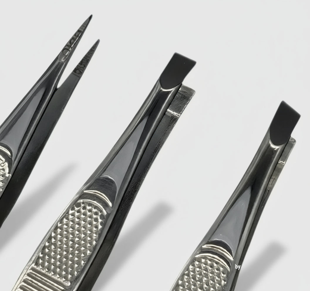 kit de 3 pinças para sobrancelhas mostrando as pontas