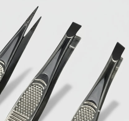 kit de 3 pinças para sobrancelhas mostrando as pontas